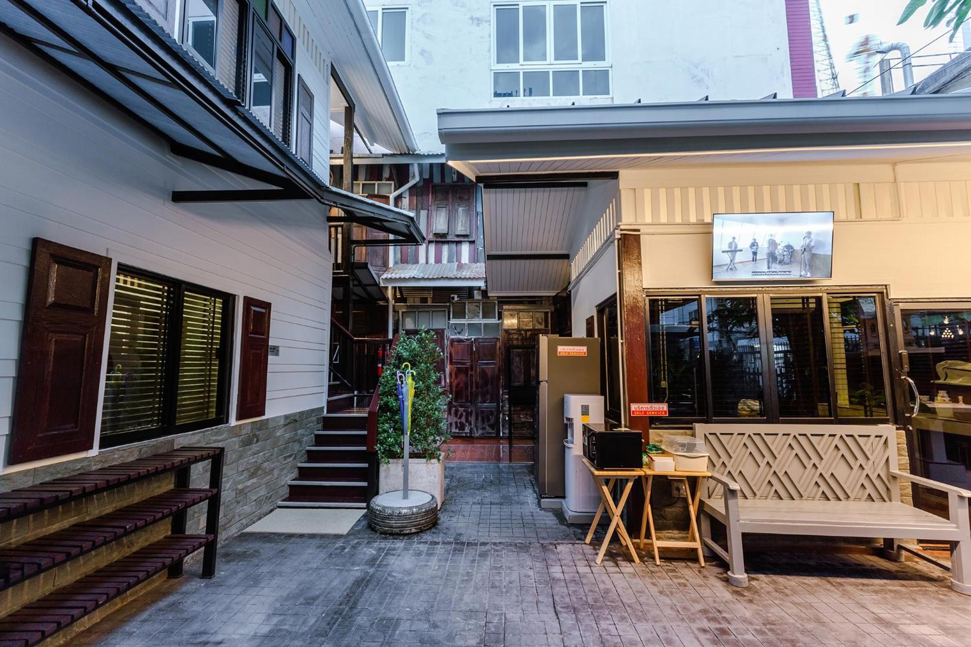 Diff Hostel Bangkok Exterior photo